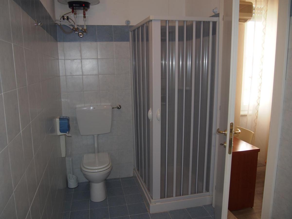 Affittacamere La Spezia Inn ภายนอก รูปภาพ